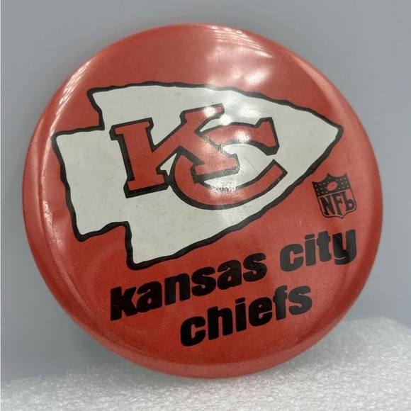 Vintage Football KANSAS CITY
CHIEFS NFL 3.5 Pinback
Sports Button - Picture 2 of 4